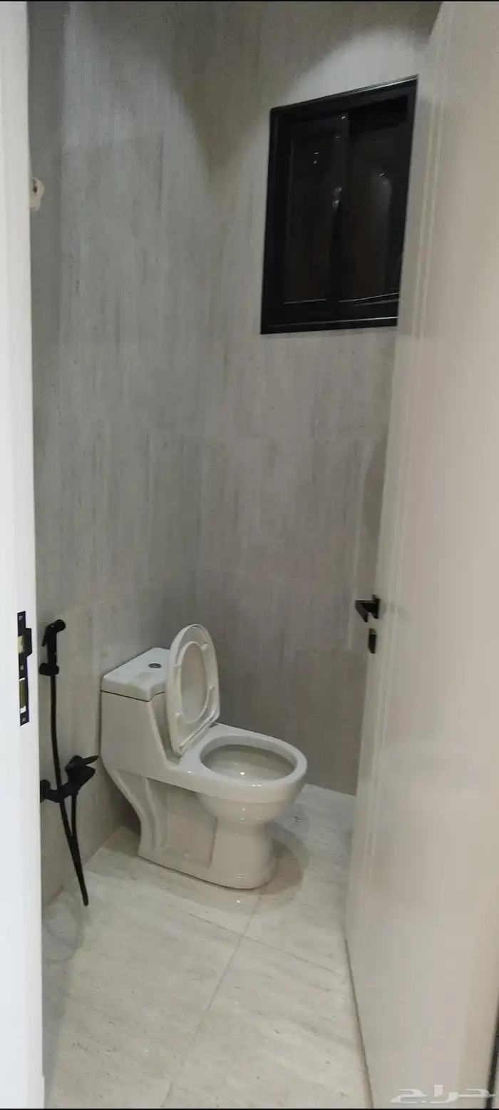 للبيع شقق ارضية وارواف علوية موقع مميز تشطيبات فاخرة 7