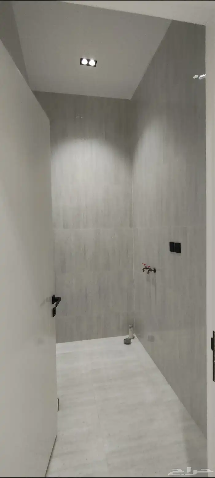 للبيع شقق ارضية وارواف علوية موقع مميز تشطيبات فاخرة 8