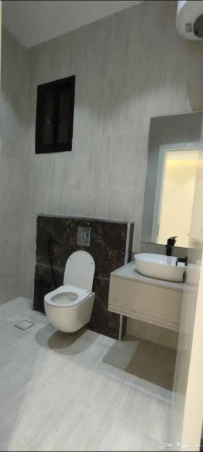 للبيع شقق ارضية وارواف علوية موقع مميز تشطيبات فاخرة 13