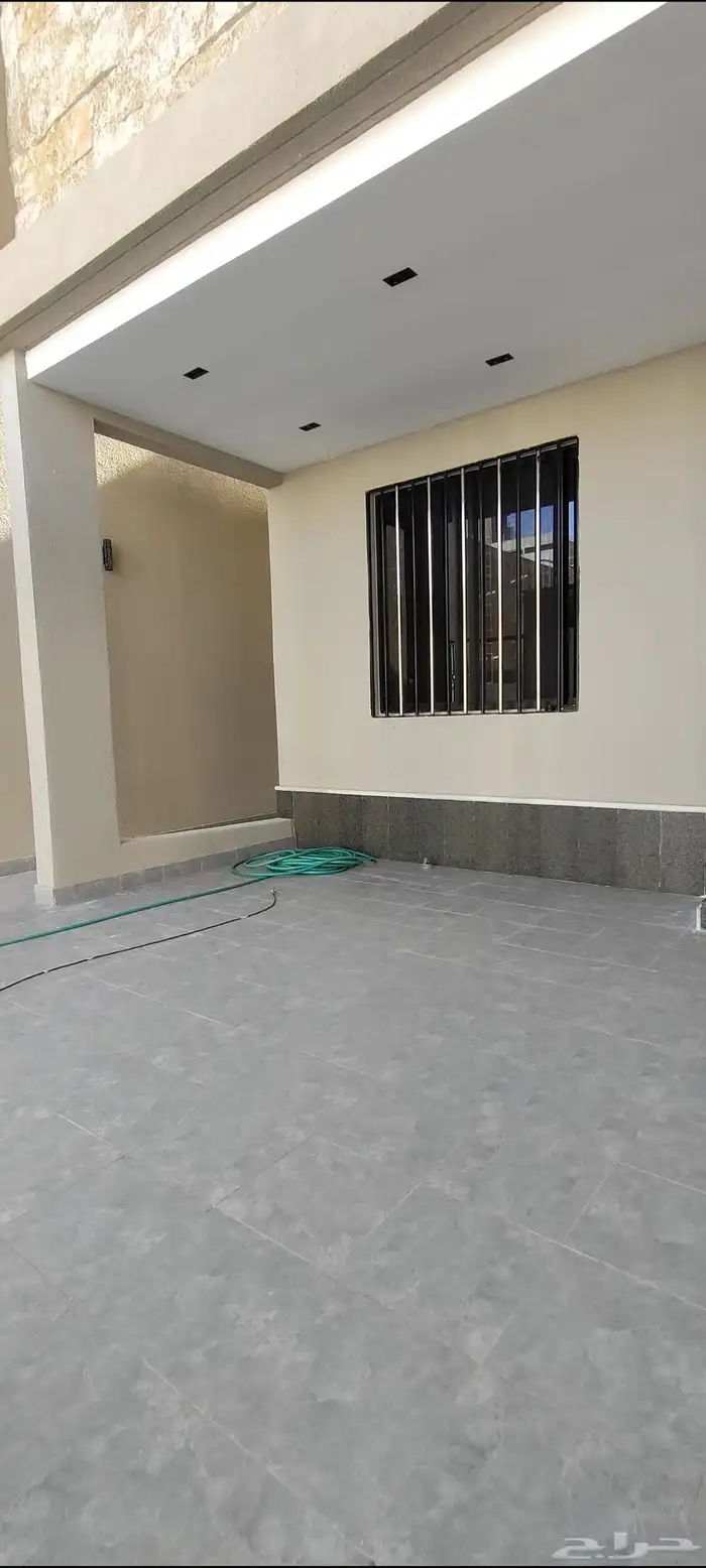 للبيع شقق ارضية وارواف علوية موقع مميز تشطيبات فاخرة 3