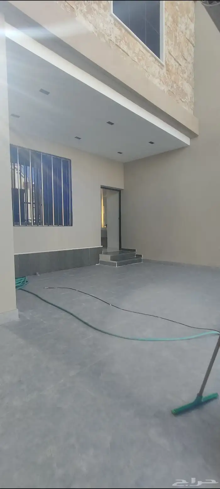 للبيع شقق ارضية وارواف علوية موقع مميز تشطيبات فاخرة 2