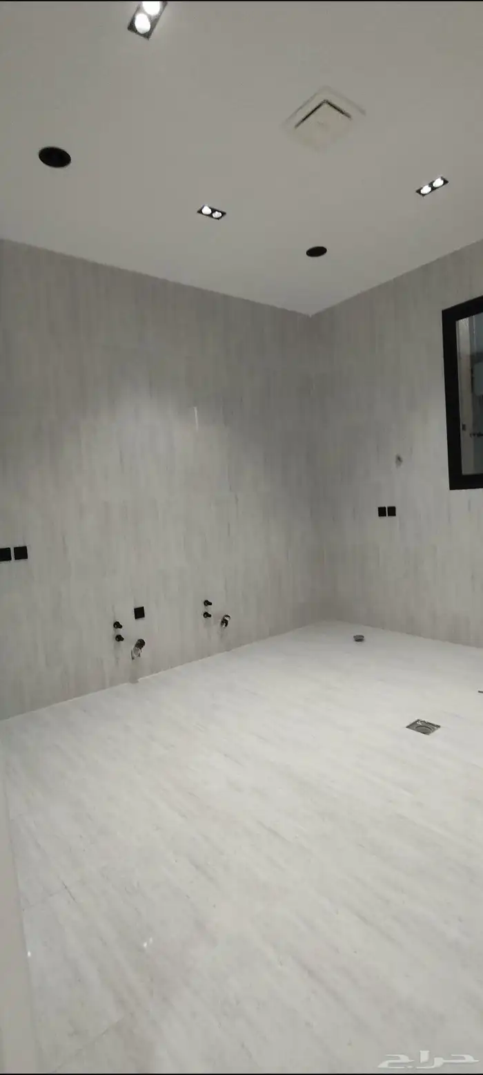 للبيع شقق ارضية وارواف علوية موقع مميز تشطيبات فاخرة 9