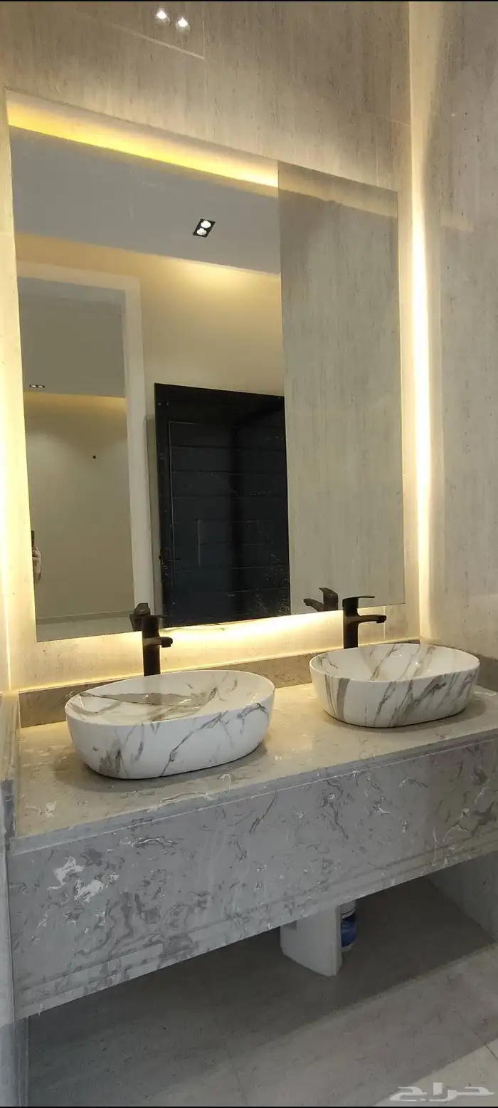 للبيع شقق ارضية وارواف علوية موقع مميز تشطيبات فاخرة 26