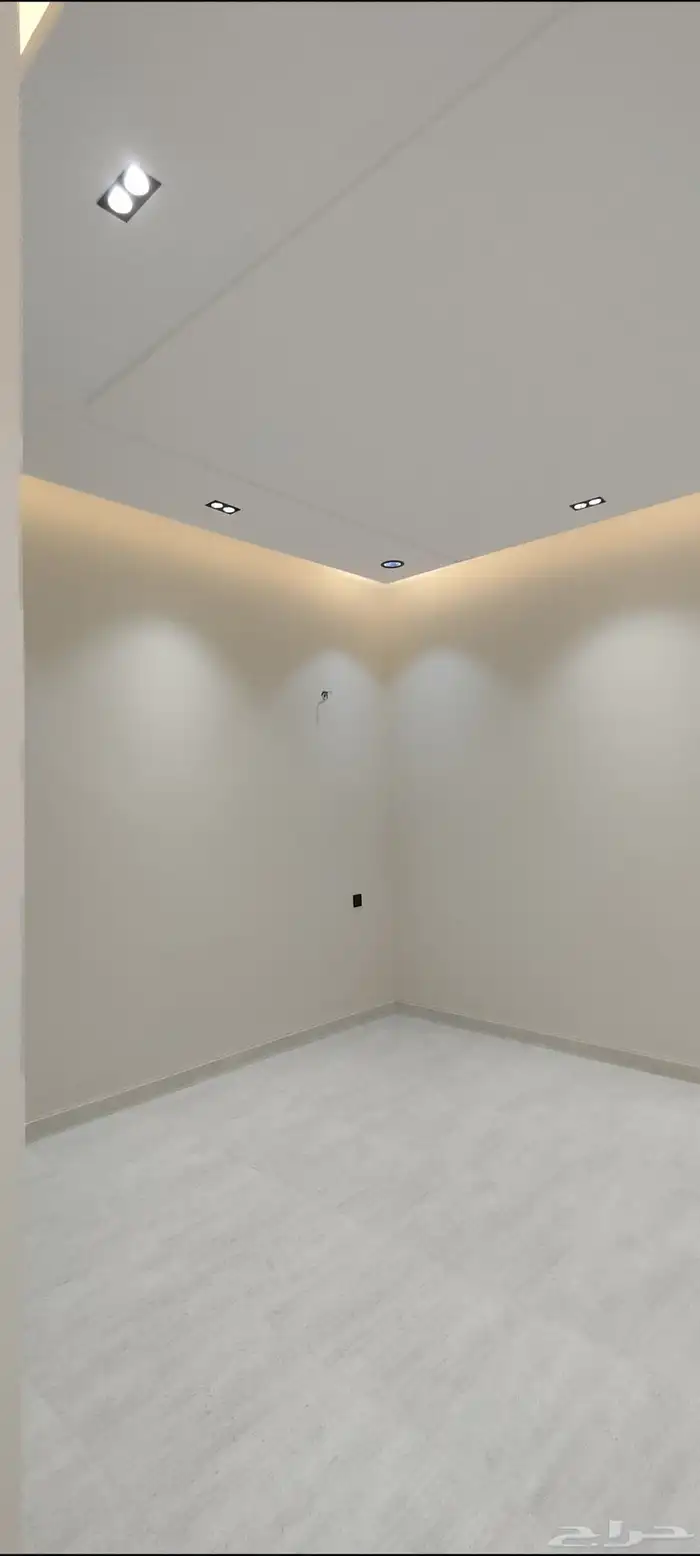 للبيع شقق ارضية وارواف علوية موقع مميز تشطيبات فاخرة 12