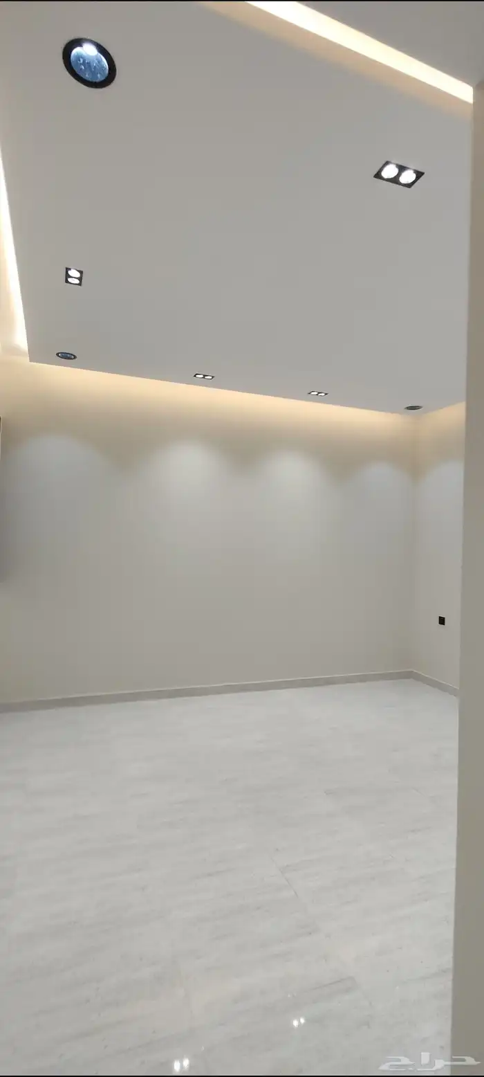 للبيع شقق ارضية وارواف علوية موقع مميز تشطيبات فاخرة 20