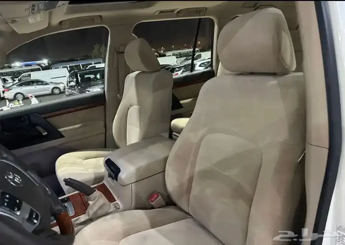 تويوتا لاندكروزر GXR موديل 2014 فل كامل بريمي 17