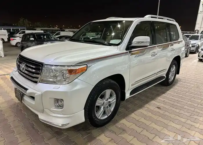 تويوتا لاندكروزر GXR موديل 2014 فل كامل بريمي 0