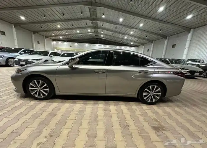 لكزس ES300 موديل 2019 هايبرد نضيف 4