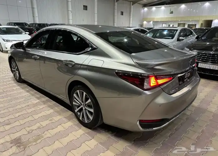 لكزس ES300 موديل 2019 هايبرد نضيف 17