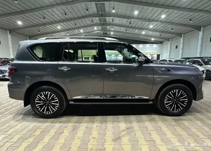 نيسان باترول بلاتينيوم موديل 2023 فل كامل نضيف جدا 4