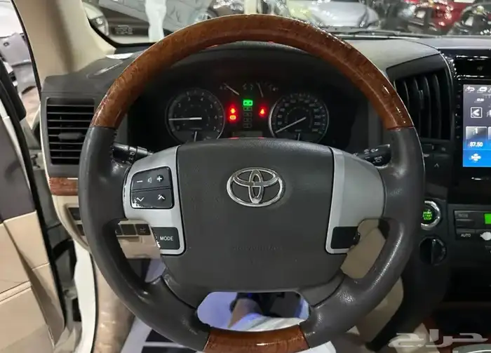 تويوتا لاندكروزر GXR موديل 2014 فل كامل بريمي 5