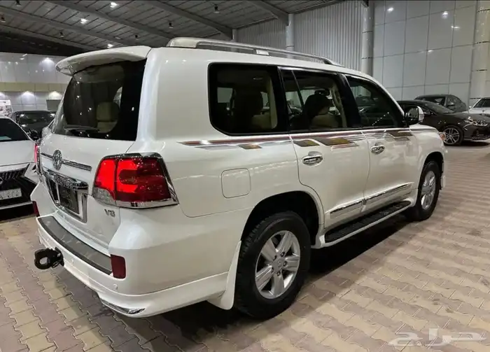 تويوتا لاندكروزر GXR موديل 2014 فل كامل بريمي 23