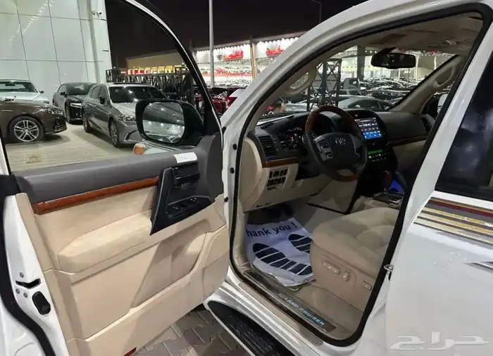 تويوتا لاندكروزر GXR موديل 2014 فل كامل بريمي 16