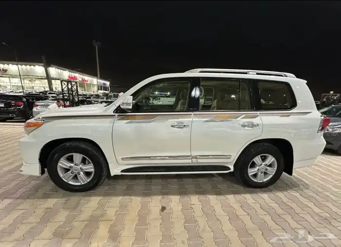 تويوتا لاندكروزر GXR موديل 2014 فل كامل بريمي 4