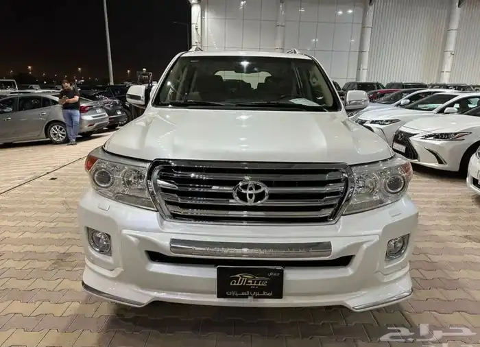 تويوتا لاندكروزر GXR موديل 2014 فل كامل بريمي 2