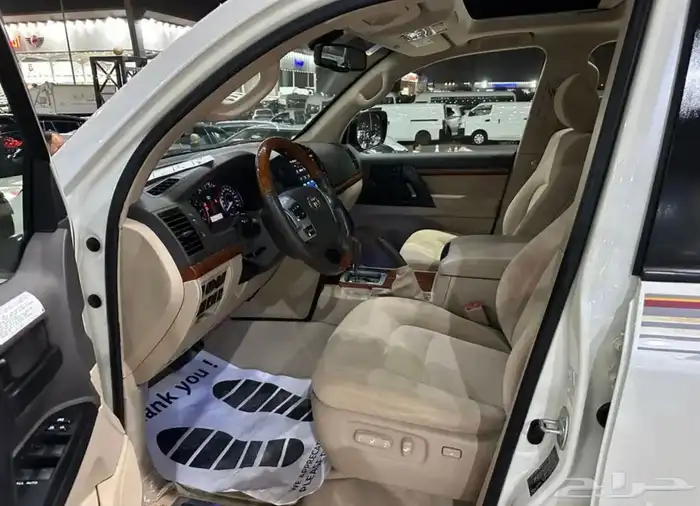 تويوتا لاندكروزر GXR موديل 2014 فل كامل بريمي 13