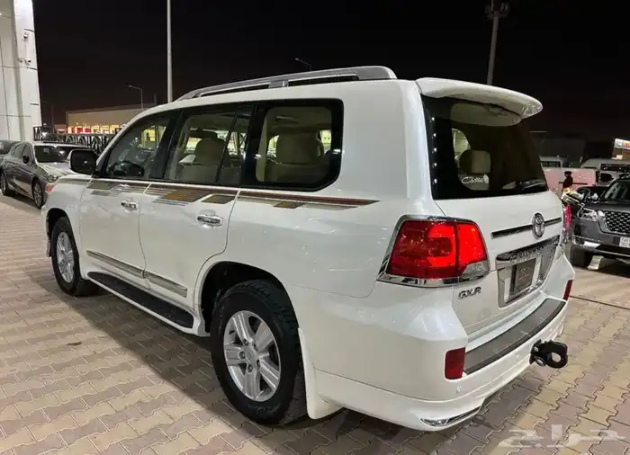 تويوتا لاندكروزر GXR موديل 2014 فل كامل بريمي 22