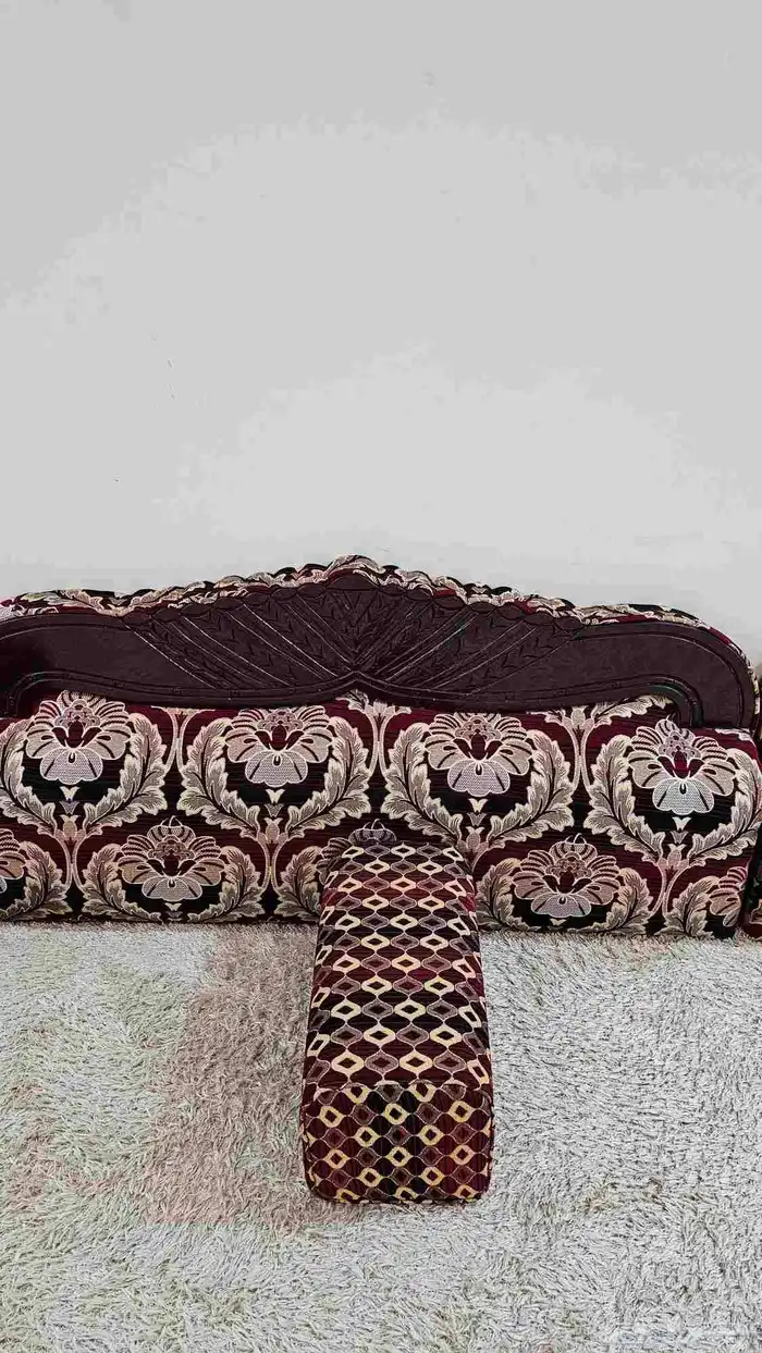 مساند و ستارة و 8 تكايات و فراش مجلس 6 في 4 2