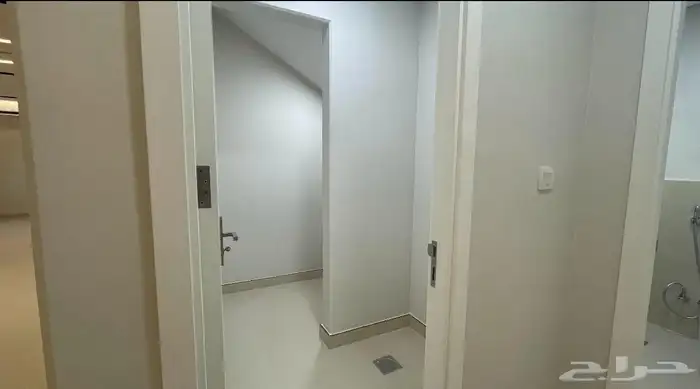 فيلا للبيع بطراز سلماني 70