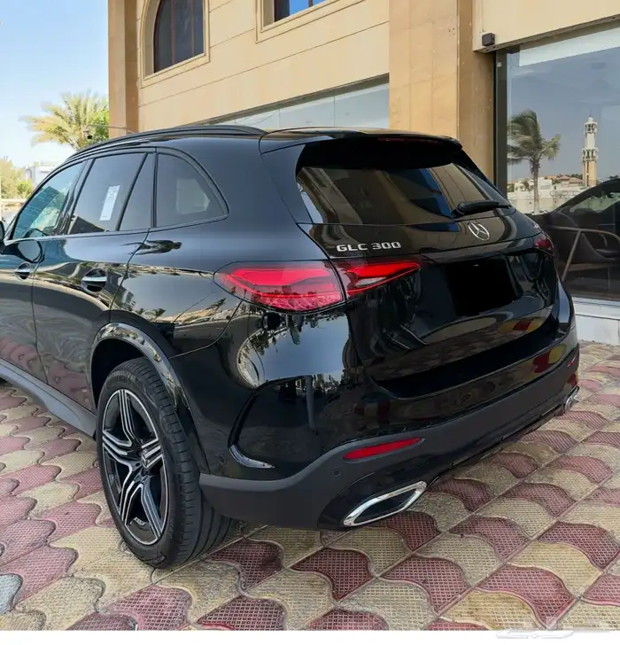 مرسيدس GLC300 AMG موديل 2025 شبه جديد وبضمان الجفالي 3