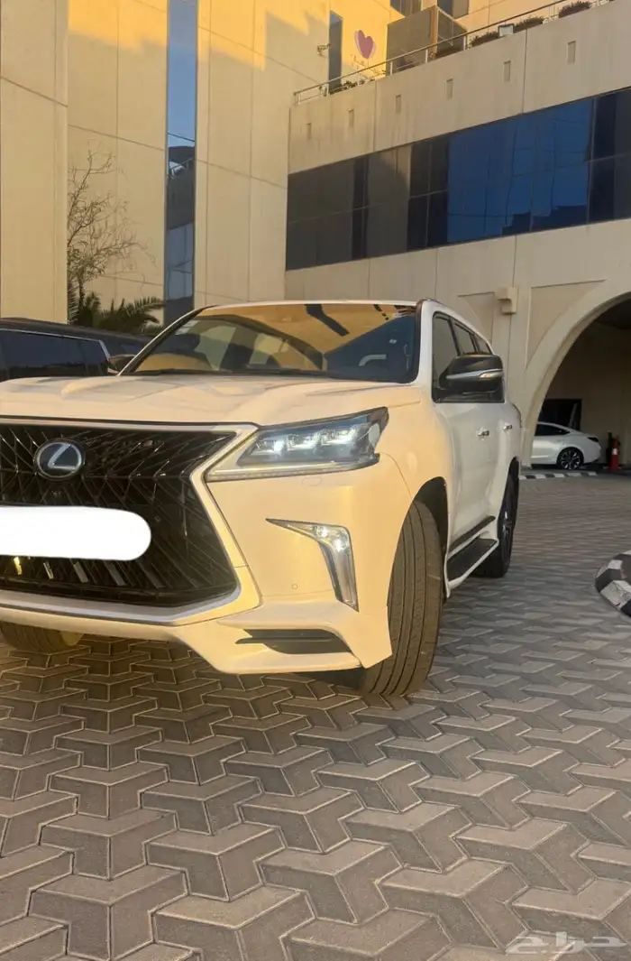 جيب لكزس 2017 فل كامل سعودي 1