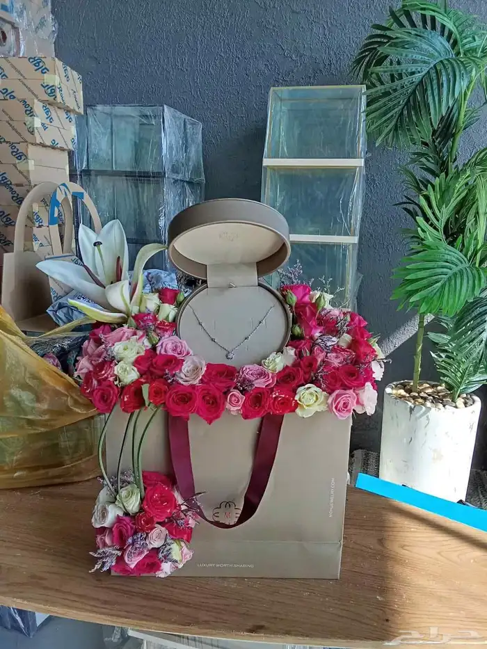 منسق ورد طبيعي وصناعي متواجد حاليا  في الأحساء 6