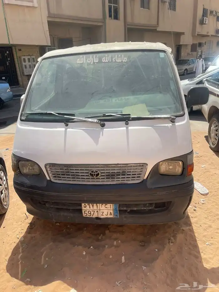 باص تويوتا موديل 2004 فيه بعض الرش من الخارج 3