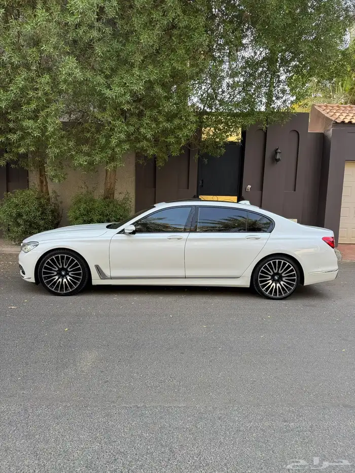 بي ام دبليو 2016 750li 8