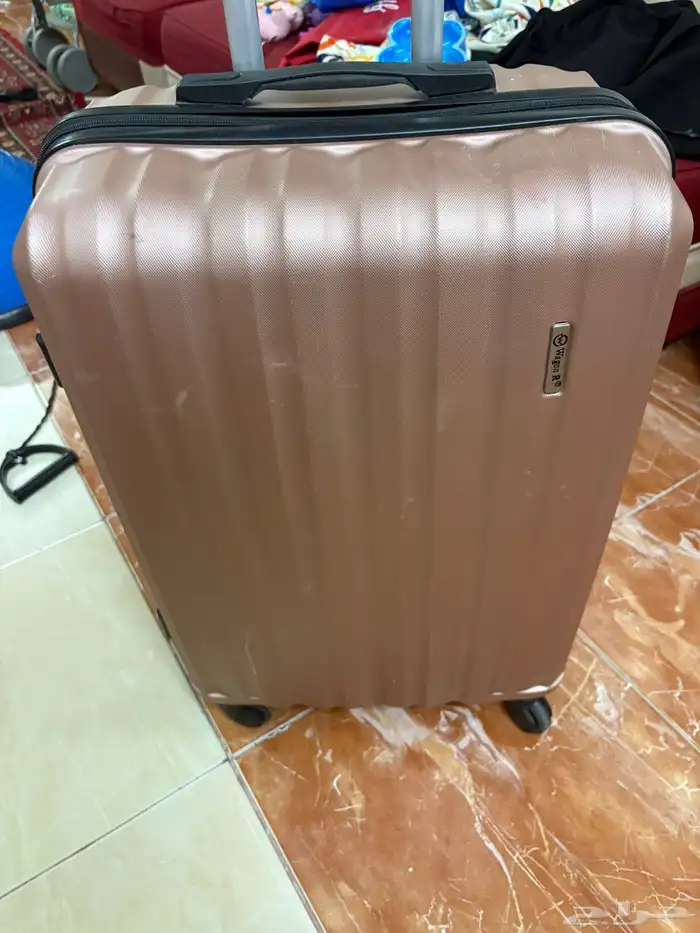 شنطه سفر كبيره بحاله جيده دا70 ريال ومعاها شنطه صغيره 0