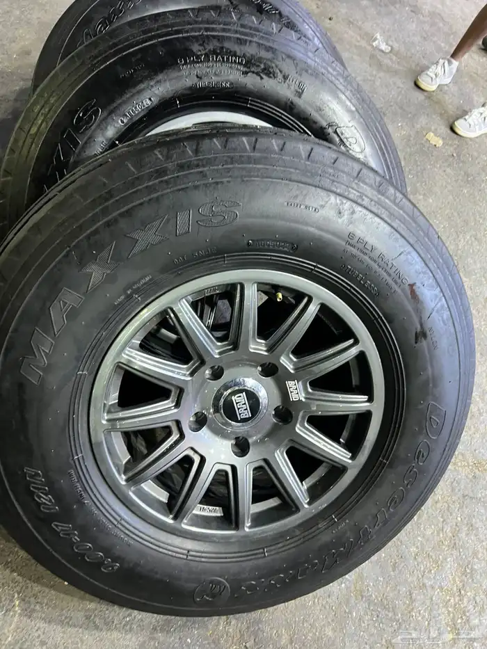 جنوط برايد جيب لاند كروزر 5 مسمار مع كفرات مكسس مقاس 900 17 11