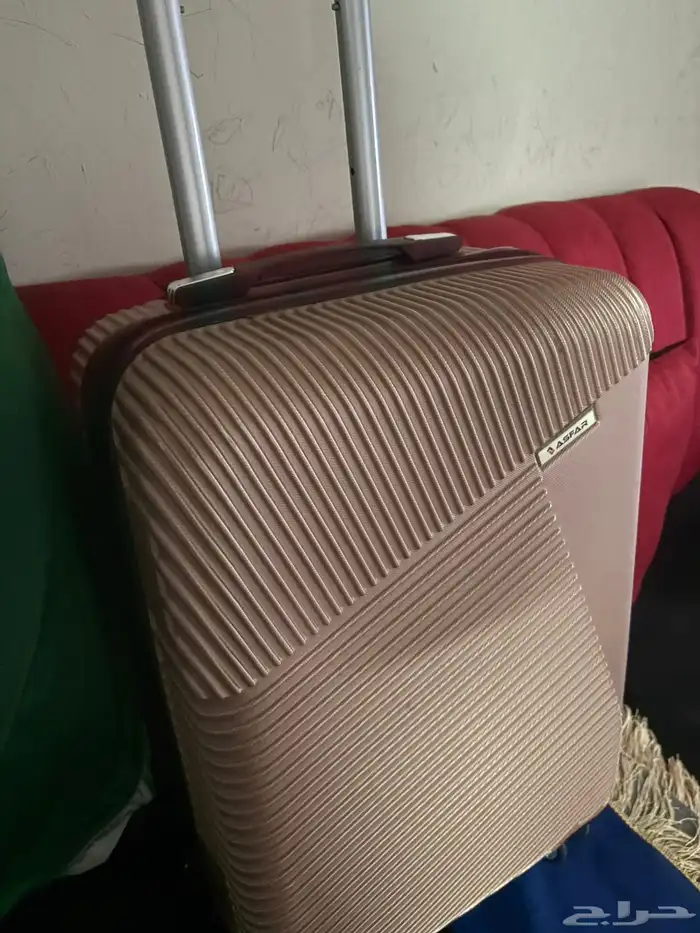 شنطه سفر كبيره بحاله جيده دا70 ريال ومعاها شنطه صغيره 1