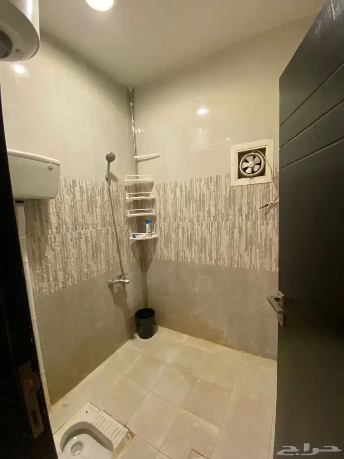 بدروم مستودع و يوجدفيه غرفة مؤثثة 9