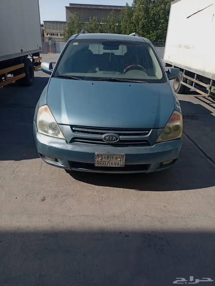 للبيع سيارة كيا كرنفال 1