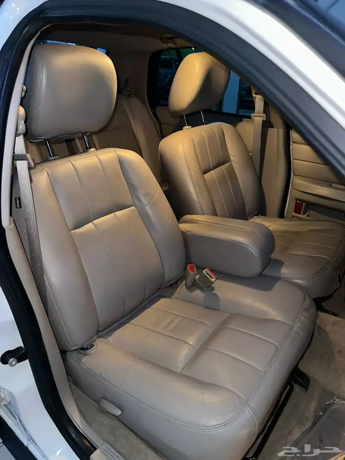 فورد كراون فكتوريا وكاله 32