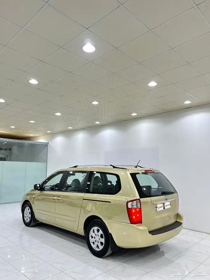 كيا كارنيفال 2009 3