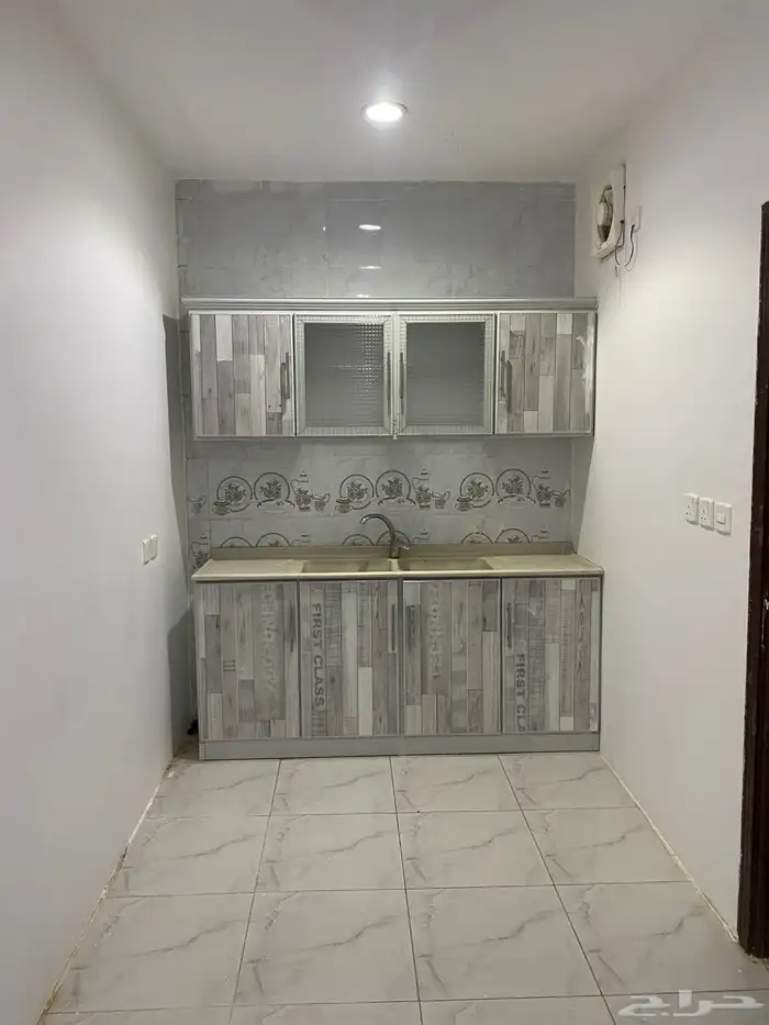 استراحة عزاب للإيجار بمدخل خاص 5