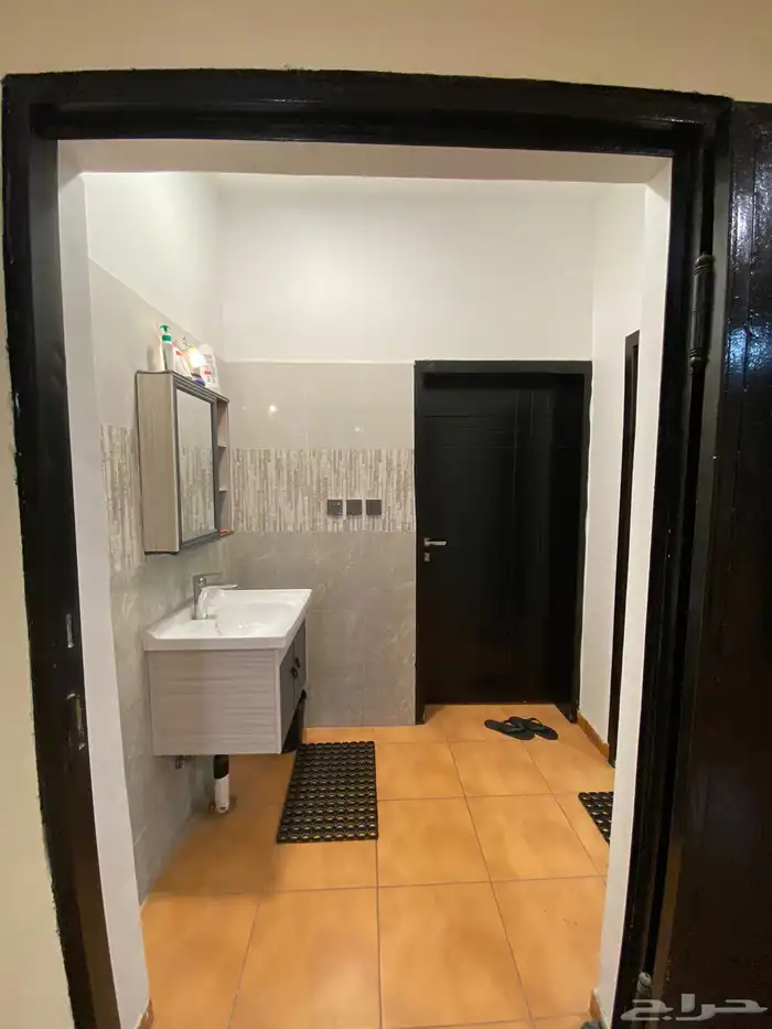 بدروم مستودع و يوجدفيه غرفة مؤثثة 7