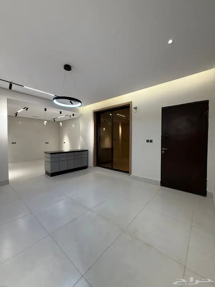 للبيع شقه ارضيه 3