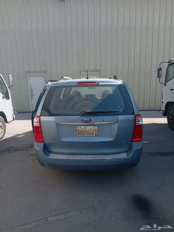للبيع سيارة كيا كرنفال 2