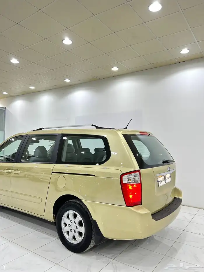 كيا كارنيفال 2009 12