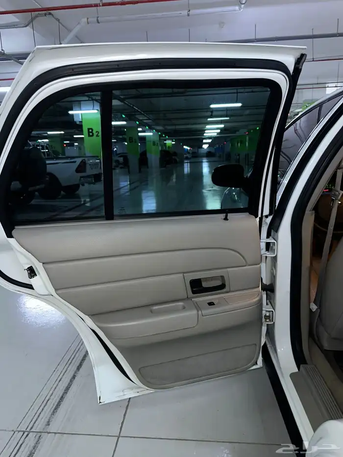 فورد كراون فكتوريا وكاله 33