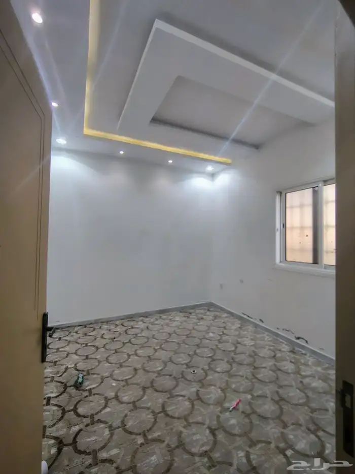 شقه للايجار المهديه مدخلين طابق ثانى 3 غرف وصاله السعر 38 ال 9