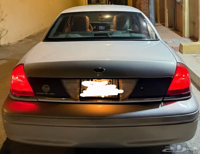 فورد فكتوريا نظيف 2011 8