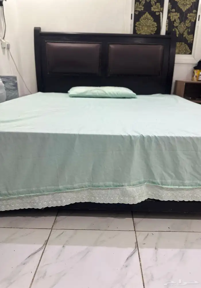 سرير بالمرتبه ومكيف وبوتاجاز بالفرن وغساله للبيع 0