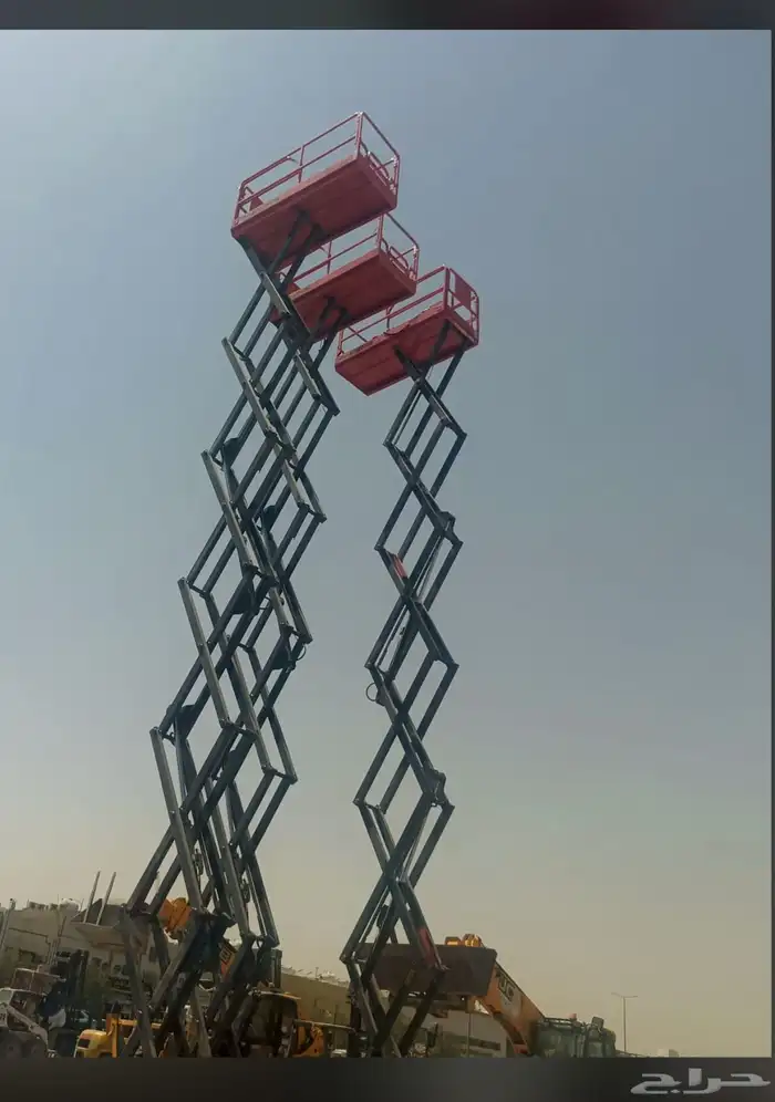 scissors lift for rent سيزر لفت للايجار رافعة مقصية للايجار 0
