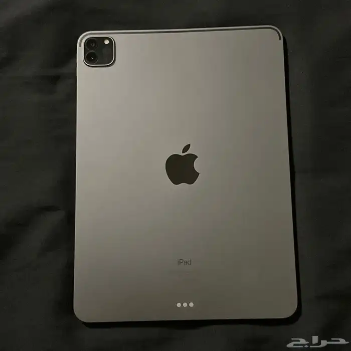 ايباد برو M1 مع كيبورد أبل 0