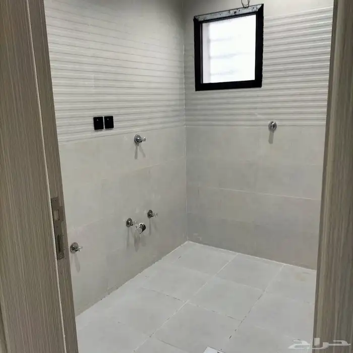 للبيع ادوار بمخطط 9 بمساحة 260 متر 2