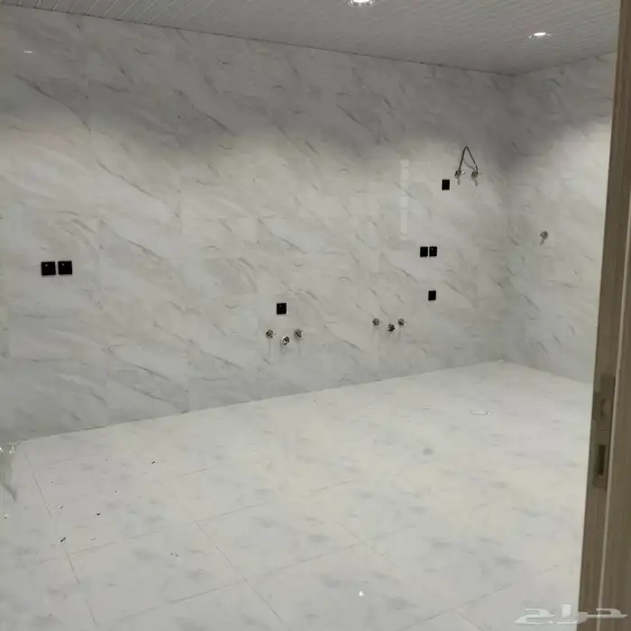 للبيع ادوار بمخطط 9 بمساحة 260 متر 3