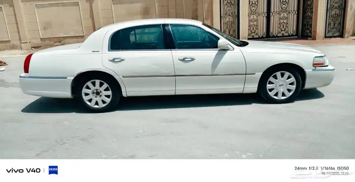 لينكولن تاون كار موديل 2007 للبيع 3