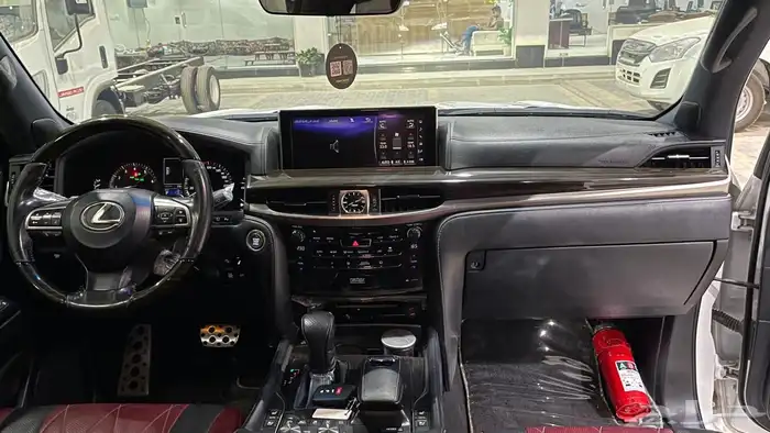 لكزس LX 570 بلاك اديشين 2020 0